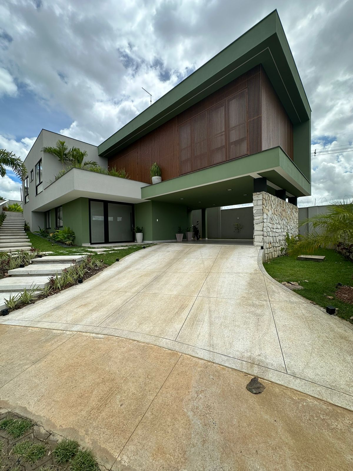 WhatsApp Image 2025-09-22 at 13.24.43 (1)